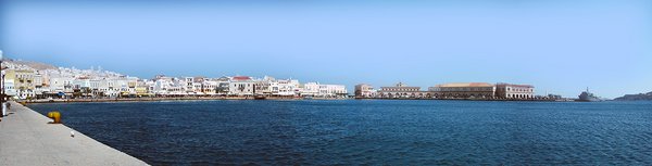 Der Hafen von Ermoupoli Der Hafen von Ermoupoli